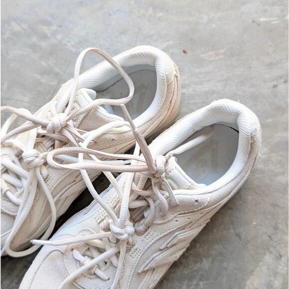 New Balance 204L Timberwolf Beige Suede Unisex Sneakers, size 8M/9.5W - Picture 3 of 8